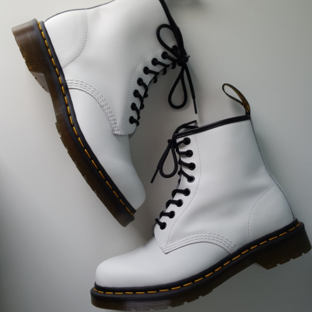 NEW Dr. Martens Docs White 8 Eye Combat Boots 8